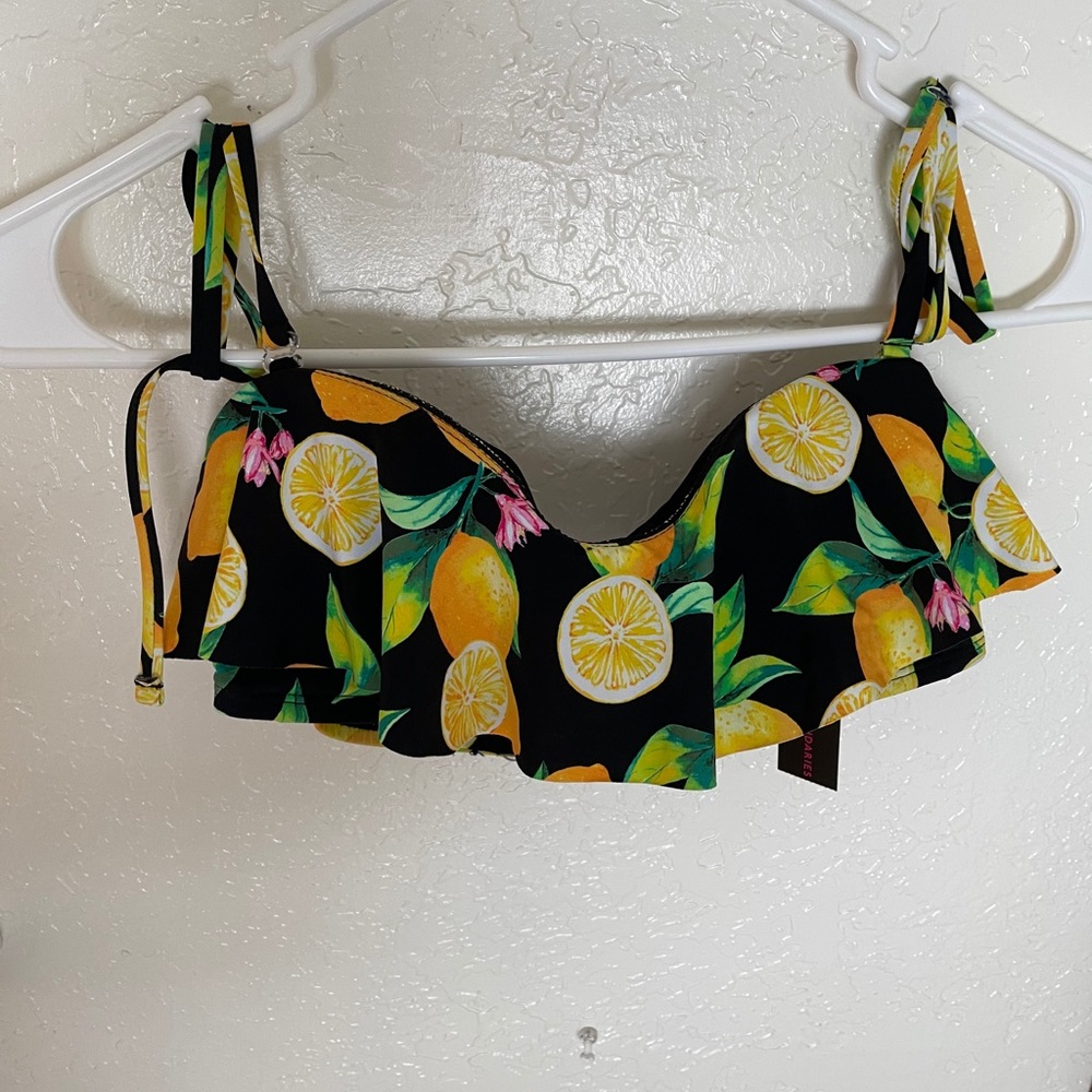 Two bikini tops. - Picture 4 of 7